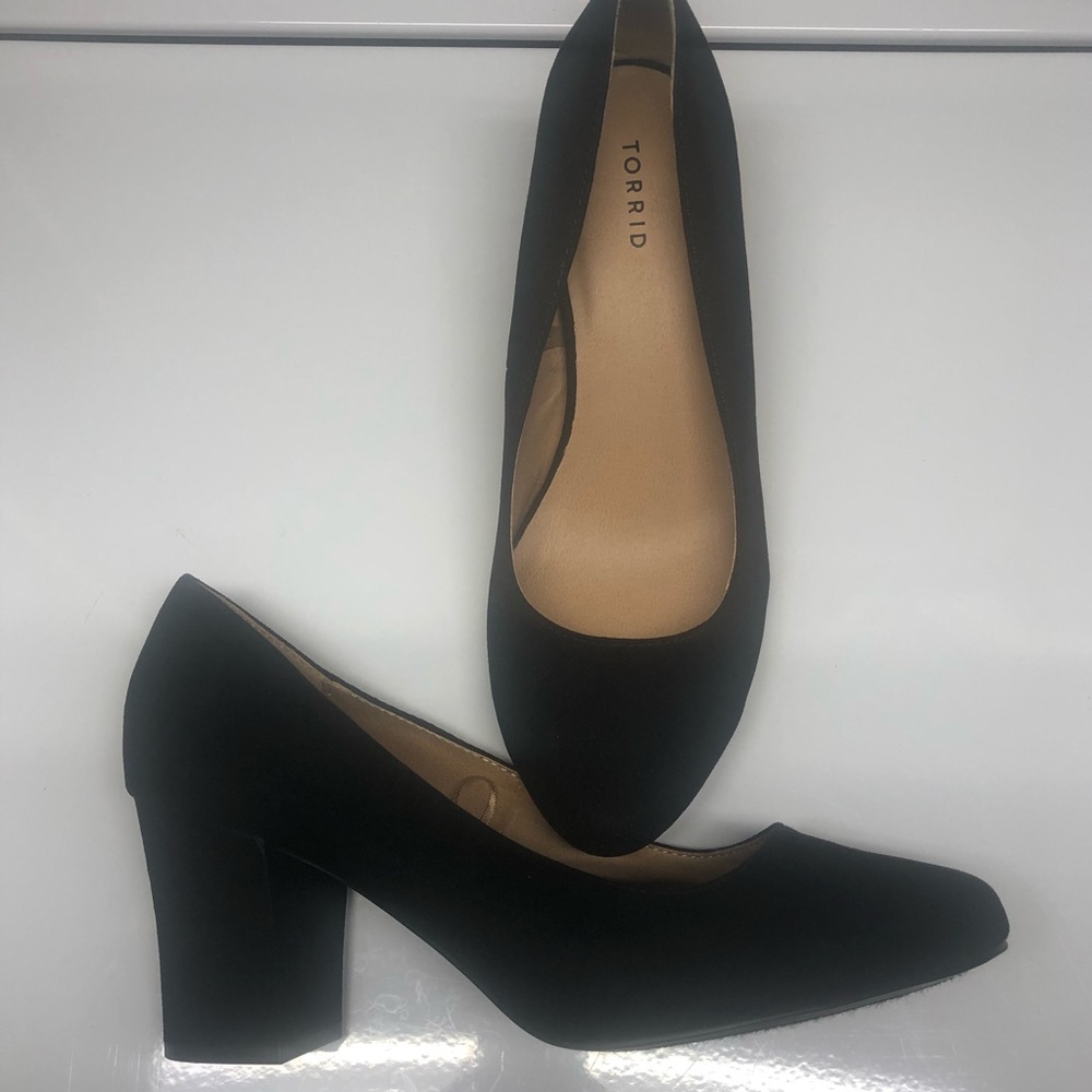 Torrid black suede pumps size 10w